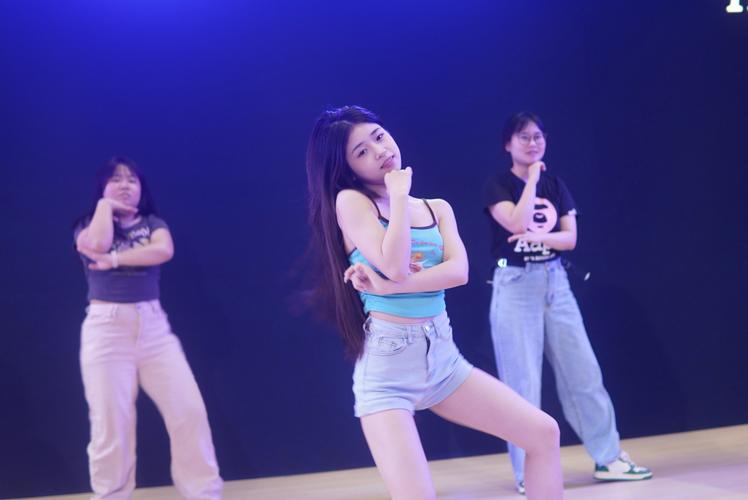 dance,dance的过去式